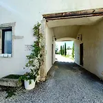 Les De La Renaissance 3*